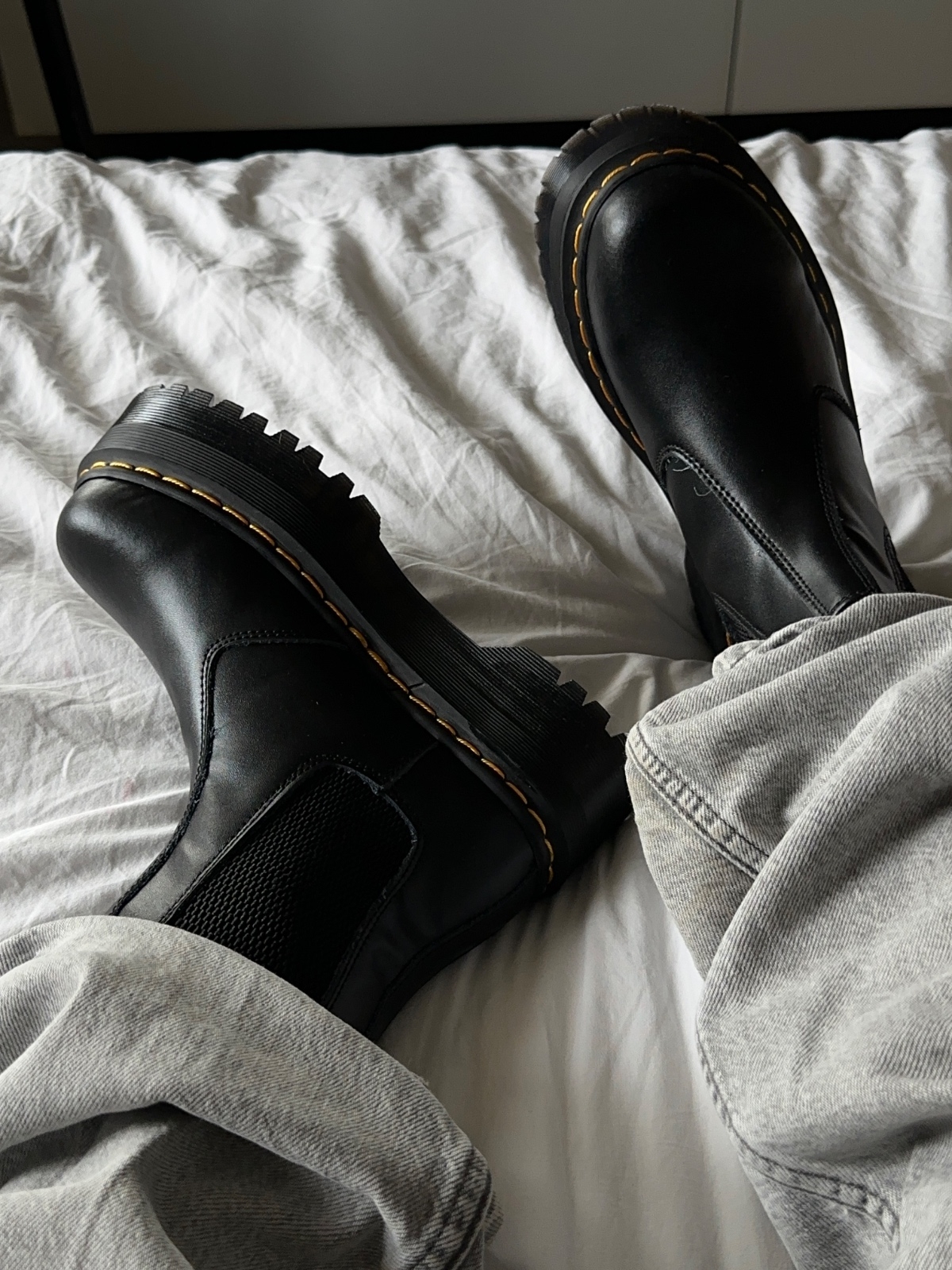 Dr Martens 2976 Chelsea Boots Black