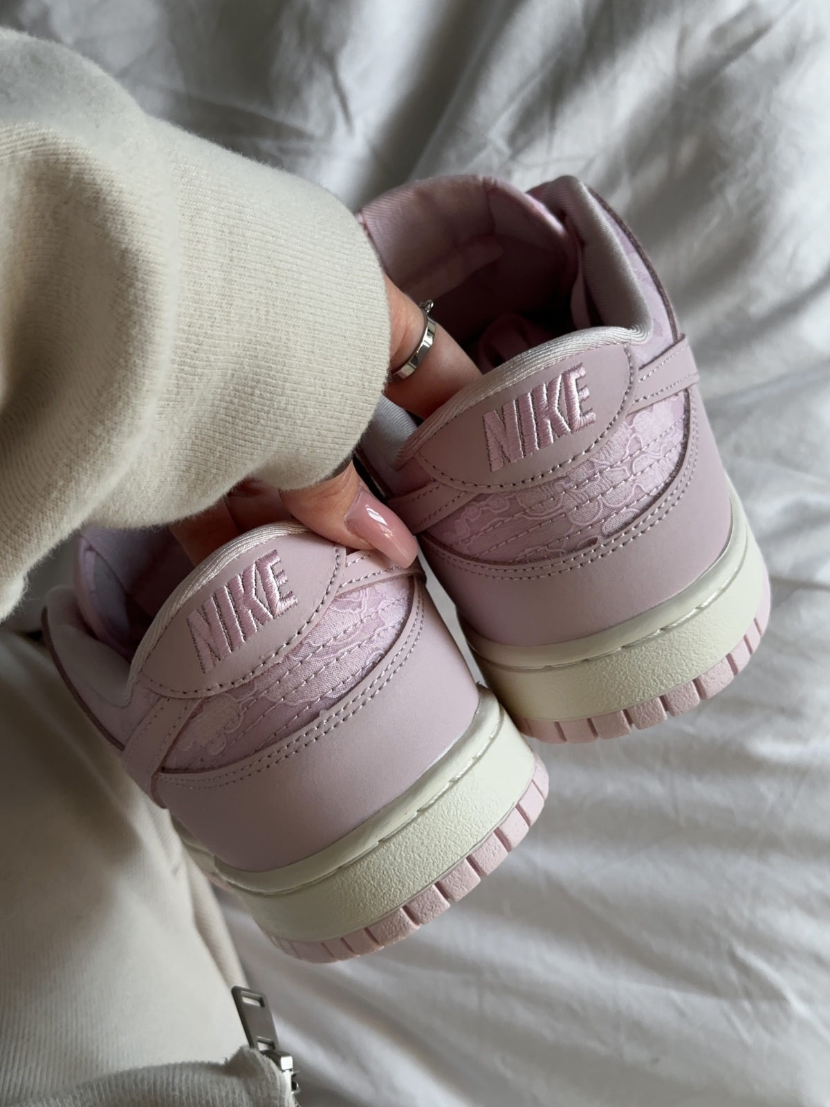 Nike Dunk Low Lace Pack Regal Pink