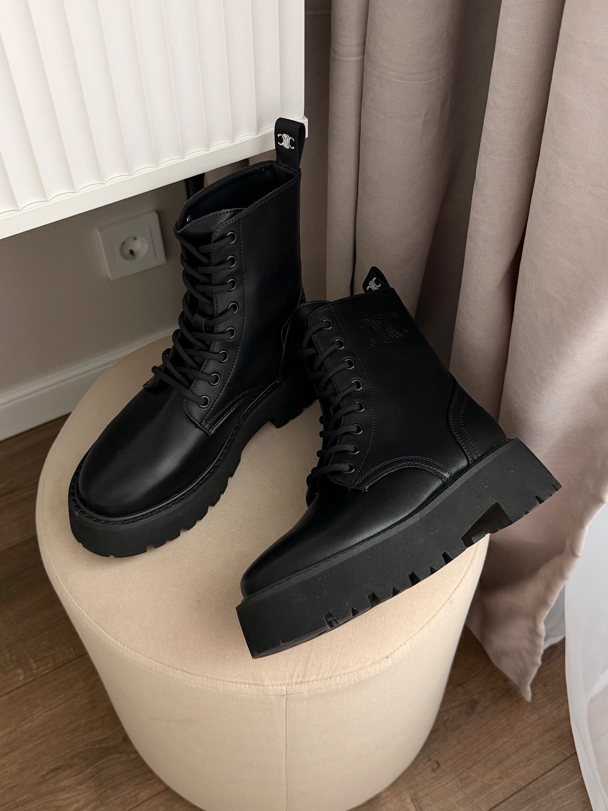 Ботинки черные на массивной подошве