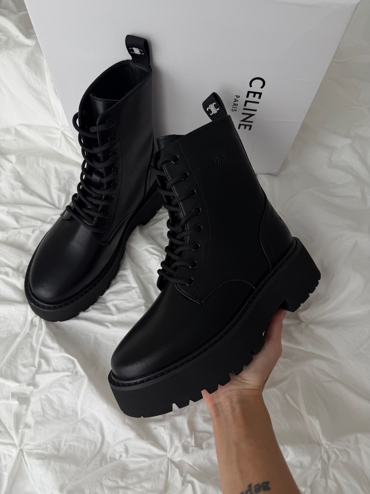 Ботинки черные на массивной подошве