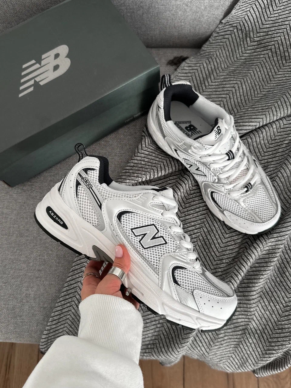New Balance 530 White Silver Navy