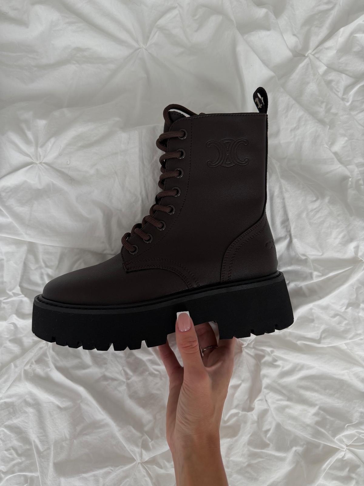 Ботинки коричневые на массивной подошве