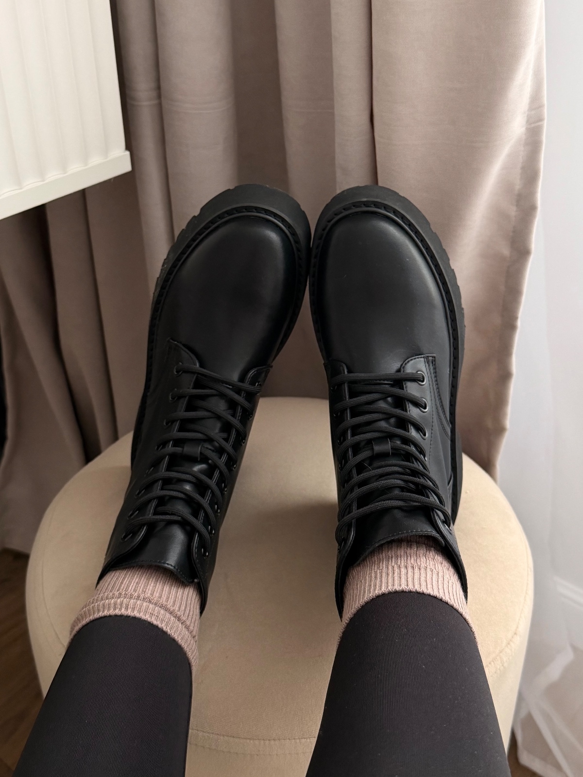 Ботинки черные на массивной подошве